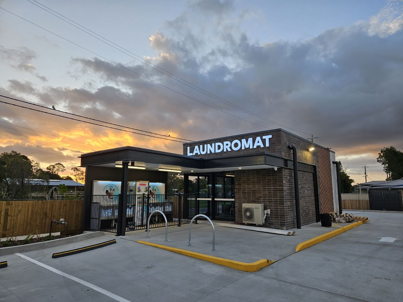 Car Wash & Laundromat 44